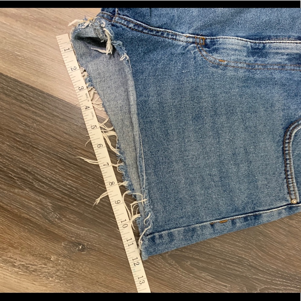 ❤️F21 Demin Cut Offs - Picture 9 of 9